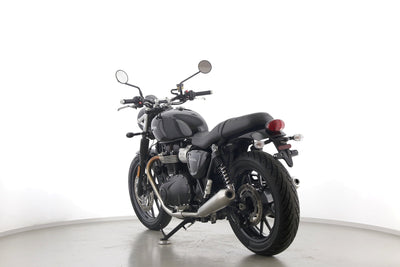 TRIUMPH STREET TWIN 900