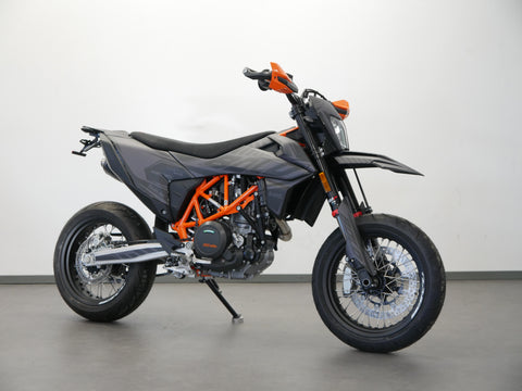 KTM 690 SMC R AKRAPOVIC EDITION